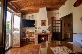 Casa di campagna 'Tragaluz Il' con vista sulle montagne, terrazza condivisa e Wi-Fi, Portugal, Fuenteheridos, Sierra de Aracena y Picos de Aroche