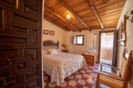 Casa di campagna 'Tragaluz Il' con vista sulle montagne, terrazza condivisa e Wi-Fi, Portugal, Fuenteheridos, Sierra de Aracena y Picos de Aroche