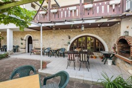 Lovely 5-Bed authentic House in the Arbanasi, Bulgaria, Bulgaria