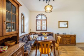 Lovely 5-Bed authentic House in the Arbanasi, Bulgaria, Bulgaria