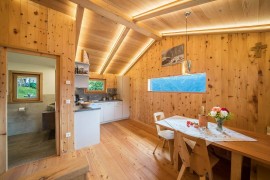 Affascinante Appartamento Kornkammer Lodge con Vista Montagna, Wi-Fi e Giardino; Parcheggio disponib, Naturno, Gruppo Tessa