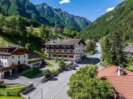 Appartamento 'Martellerhof - Omis Pennhaus Small' con vista mare, terrazza in comune e Wi-Fi, Ganda di Martello, Martello