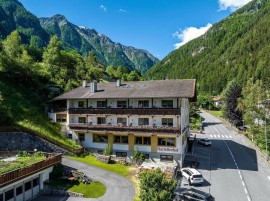 Appartamento 'Martellerhof - Omis Pennhaus Small' con vista mare, terrazza in comune e Wi-Fi, Ganda di Martello, Martello