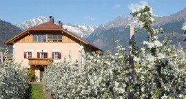 Appartamento 'Stöckerhof Sonne' con vista sulle montagne, piscina in comune e Wi-Fi, Merano, Alpi Sarentine