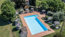 Appartamento Olivo con terrazza, piscina condivisa e Wi-Fi, Magliano in Toscana, Provincia di Grosseto