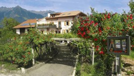 Appartamento 'Stöckerhof Sonne' con vista sulle montagne, piscina in comune e Wi-Fi, Merano, Alpi Sarentine