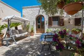 Casa vacanze 'La Lamia 21' con giardino privato, Wi-Fi e aria condizionata, Cisternino, Salento