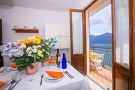 Appartamento con balcone e a 2 km dalla spiaggia!, Colonno, Lago di Como