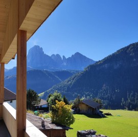 Appartamento 'Appartamenti Emilia 2' con vista sulle montagne, balcone e Wi-Fi, San Giacomo (Sankt Ulrich), Ortisei