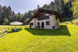 Casa vacanze 'Cechin' con vista sulle montagne, giardino privato e balcone, Borgo Lares, Prealpi Gardesane