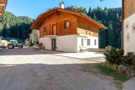 Agriturismo 'Innerjerberhof Sunnseit' con vista sulle montagne, terrazza in comune e Wi-Fi