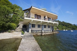 Appartamento vacanze per 2 persone con terrazza, Comune di Cannobio, Lago Maggiore (Piemonte)