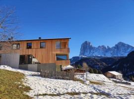 Appartamento 'Appartamenti Emilia 2' con vista sulle montagne, balcone e Wi-Fi, San Giacomo (Sankt Ulrich), Ortisei