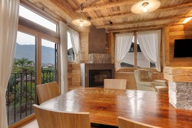 Appartamento 'Chalet Deluxe' con vista sulle montagne, giardino in comune e Wi-Fi, Lana di Mezzo, Lana