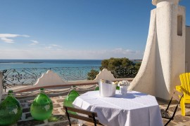 Casa vacanze 'Villa Gaudì - Vicens' con vista mare, Wi-Fi e aria condizionata, Sant'Isidoro, Golfo di Taranto