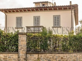 Vendita Villa unifamiliare in via Andrea della Robbia Arezzo. Buono stato, posto auto, con terrazza,