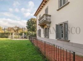 Vendita Villa unifamiliare in via Andrea della Robbia Arezzo. Buono stato, posto auto, con terrazza,