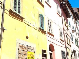 Vendita Terratetto unifamiliare in via Camillo Benso di Cavour Arezzo. Buono stato, riscaldamento au