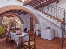 Vendita Casale in Località Pieve a Maiano Arezzo. Ottimo stato, 448 m², rif. 108422199 Vendita Casal