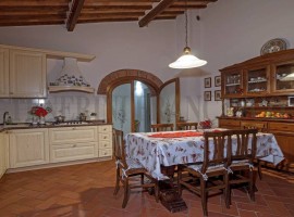 Vendita Casale in Località Pieve a Maiano Arezzo. Ottimo stato, 448 m², rif. 108422199 Vendita Casal