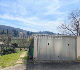 Vendita Appartamento in Località Antria. Arezzo. Buono stato, piano terra, posto auto, con terrazza,