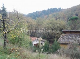 Vendita Villa unifamiliare in Località Casa al Cincio 28 Arezzo. Da ristrutturare, con terrazza, ris