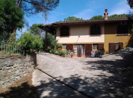 Vendita Villa unifamiliare in Località Casa al Cincio 28 Arezzo. Da ristrutturare, con terrazza, ris