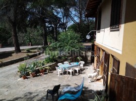 Vendita Villa unifamiliare in Località Casa al Cincio 28 Arezzo. Da ristrutturare, con terrazza, ris