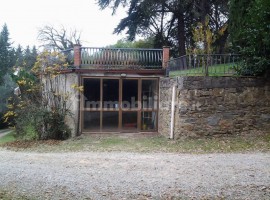 Vendita Villa unifamiliare in Località Casa al Cincio 28 Arezzo. Da ristrutturare, con terrazza, ris