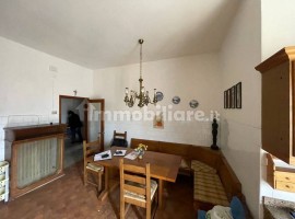 Vendita Appartamento in via Marco Perennio 21. Arezzo. Buono stato, quarto piano, con balcone, risca