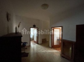 Vendita Appartamento in via Marco Perennio 21. Arezzo. Buono stato, quarto piano, con balcone, risca