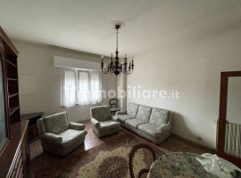 Vendita Appartamento in via Marco Perennio 21. Arezzo. Buono stato, quarto piano, con balcone, risca