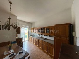 Vendita Appartamento in via Marco Perennio 21. Arezzo. Buono stato, quarto piano, con balcone, risca