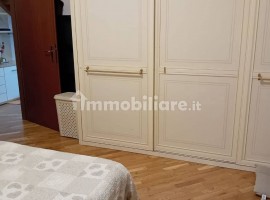 Vendita Appartamento Arezzo. Trilocale in via di Montione 204. Buono stato, primo piano, posto auto,