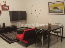 Vendita Appartamento Arezzo. Trilocale in via Giuseppe Ungaretti 15. Buono stato, primo piano, posto