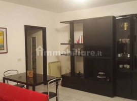 Vendita Appartamento Arezzo. Trilocale in via Giuseppe Ungaretti 15. Buono stato, primo piano, posto