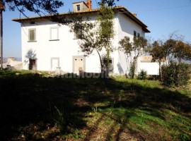 Vendita Villa unifamiliare in Località Vignale 11 Arezzo. Da ristrutturare, posto auto, 840 m², rif.