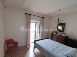 Vendita Terratetto unifamiliare in Località Puglia 25 Arezzo. Da ristrutturare, con balcone, 95 m², 