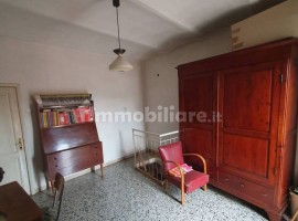 Vendita Terratetto unifamiliare in Località Puglia 25 Arezzo. Da ristrutturare, con balcone, 95 m², 