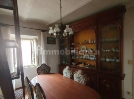 Vendita Terratetto unifamiliare in Località Puglia 25 Arezzo. Da ristrutturare, con balcone, 95 m², 