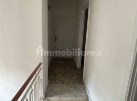 Vendita Appartamento Arezzo. Quadrilocale in Località Case Nuove di Ceciliano 87. Da ristrutturare, 