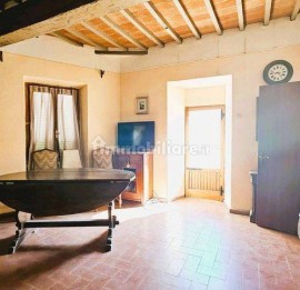 Vendita Villa a schiera in Quarata Arezzo. Buono stato, con terrazza, riscaldamento autonomo, 150 m²