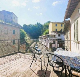 Vendita Villa a schiera in Quarata Arezzo. Buono stato, con terrazza, riscaldamento autonomo, 150 m²