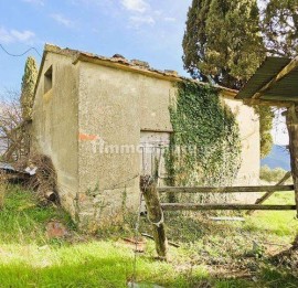 Vendita Rustico in Pressi Molin Novo Arezzo. Da ristrutturare, posto auto, 200 m², rif. 113415599 Ve