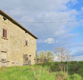 Vendita Rustico in Pressi Molin Novo Arezzo. Da ristrutturare, posto auto, 200 m², rif. 113415599 Ve