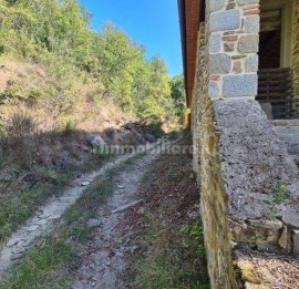 Vendita Rustico in Località Marcena Arezzo. Da ristrutturare, posto auto, 250 m², rif. 113415613 Ven