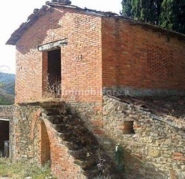 Vendita Rustico in Località Antria Arezzo. Da ristrutturare, posto auto, 270 m², rif. 113415617 Vend