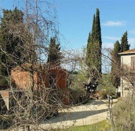 Vendita Rustico in Località Antria Arezzo. Da ristrutturare, posto auto, 270 m², rif. 113415617 Vend