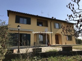 Vendita Villa bifamiliare Arezzo. Ottimo stato, con balcone, riscaldamento autonomo, 200 m², rif. 88