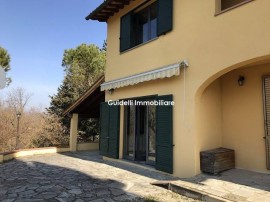 Vendita Villa bifamiliare Arezzo. Ottimo stato, con balcone, riscaldamento autonomo, 200 m², rif. 88